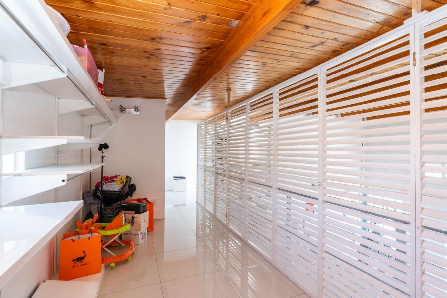 6 Bedroom Property for Sale in Welgelegen Western Cape